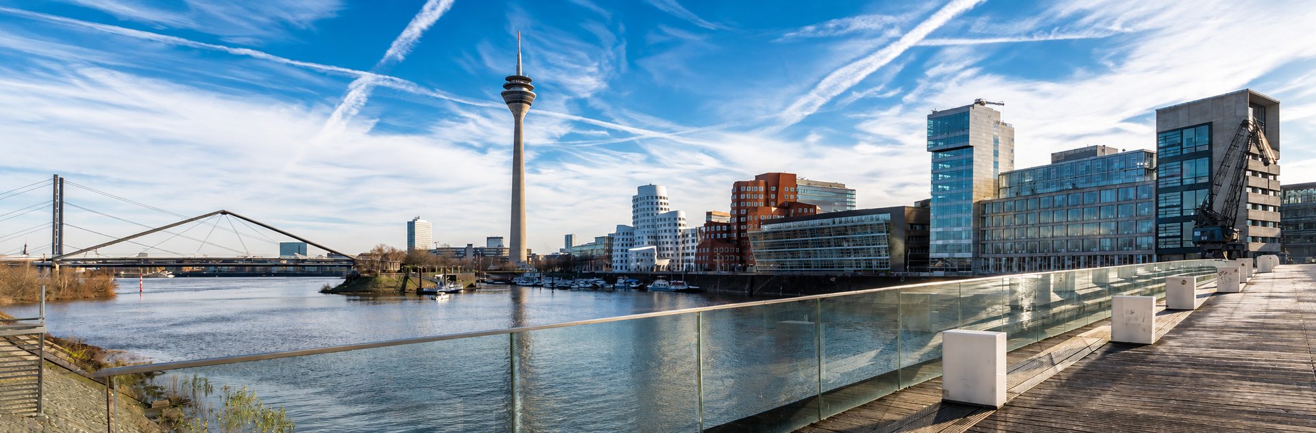 D�sseldorfer MedienHafen mit Rheinturm