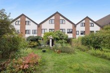 CHRISTIAN HELLMANN Real Estate - Immobilienmakler D�sseldorf - Haus kaufen Familienfreundliches Reihenmittelhaus mit Garten in begehrter Lage von D�sseldorf-Benrath!