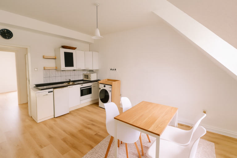 CHRISTIAN HELLMANN Real Estate Immobilienmakler D�sseldorf D�sseldorf Dachgeschosswohnung Zweizimmer-Dachgeschosswohnung in Top-Lage von D�sseldorf-Unterbilk