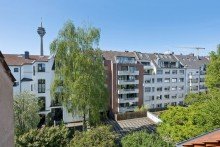 Ausblick Rheinturm Exklusives Wohnen in Bestlage - Lorettoviertel! Altbau-Charme trifft moderne Dachgeschosswohnung!