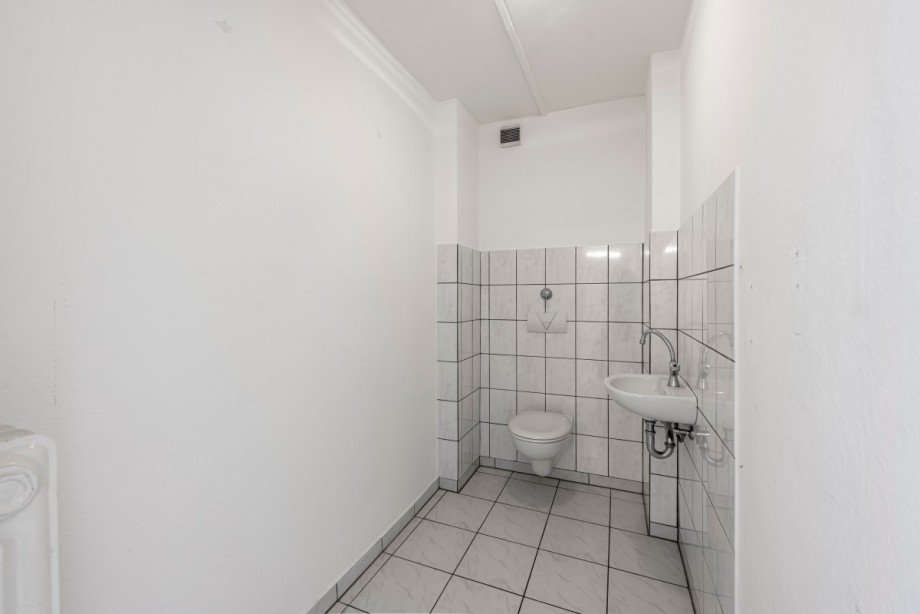 1.OG rechts 7 Wohn- / Gesch�ftshaus Aachen