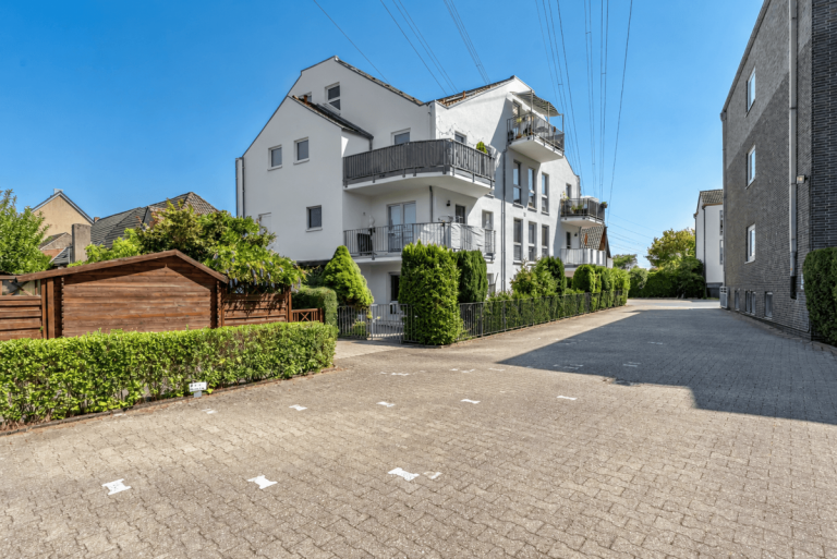 Hausansicht D�sseldorf Etagenwohnung Wohnen im D�sseldorfer Rheinbogen - gro�z�gige 3-Zimmer-Wohnung mit S�dwestbalkon & Stellplatz