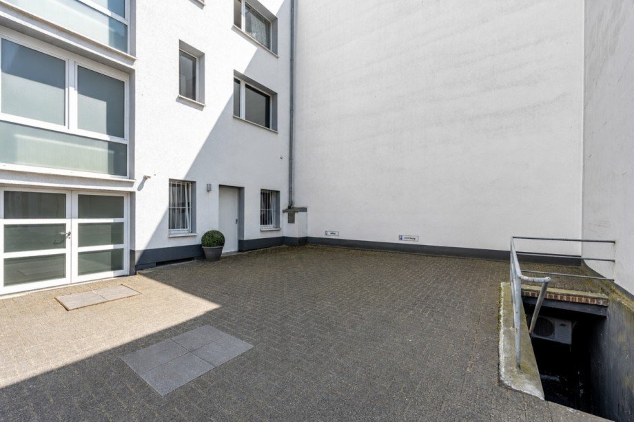 Stellplatz Innenhof Einzelhandel D�sseldorf