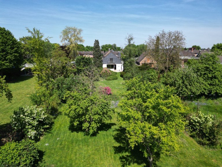 CHRISTIAN HELLMANN Real Estate - Immobilienmakler D�sseldorf Krefeld Einfamilienhaus Freistehendes Einfamilienhaus mit unverbaubarem Weitblick & 1.639 m� gro�em, traumhaftem Grundst�ck