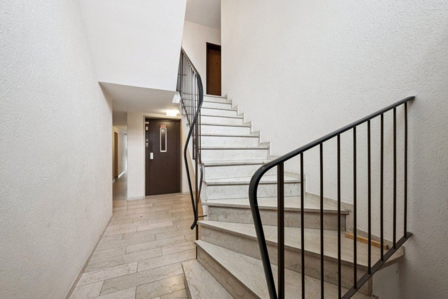Hauseingang Etagenwohnung D�sseldorf