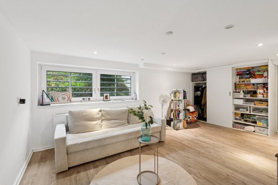Gast UG Reihenendhaus D�sseldorf