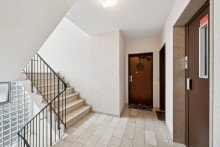 Wohnungseingang Loggia, Tiefgaragenstellplatz und Aufzug - komfortables Wohnen in zentraler Lage!