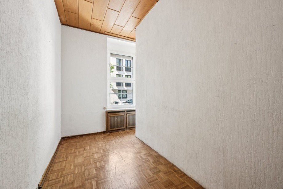 Ankleide/ Garderobe Erdgeschosswohnung D�sseldorf