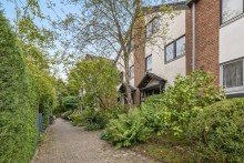 Hauseingang Familienfreundliches Reihenmittelhaus mit Garten in begehrter Lage von D�sseldorf-Benrath!