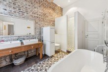 Badezimmer Exklusive Maisonettewohnung mit privatem Garten nahe des Hofgartens