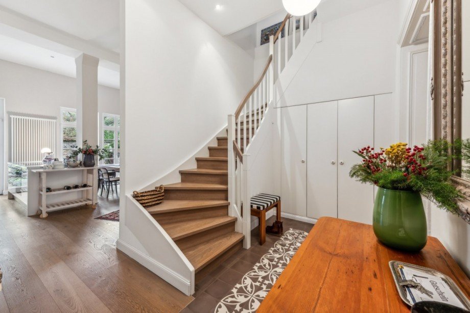 Diele/ Treppe ins Obergeschoss Maisonettewohnung D�sseldorf