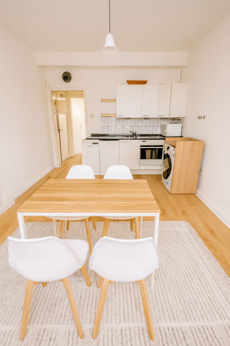 Wohn-/ Esszimmer Dachgeschosswohnung D�sseldorf