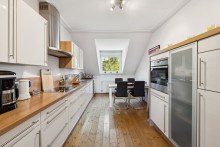 Wohnk�che Exklusives Wohnen in Bestlage - Lorettoviertel! Altbau-Charme trifft moderne Dachgeschosswohnung!
