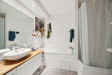 Badezimmer Obergeschoss Familienfreundliches Reihenmittelhaus mit Garten in begehrter Lage von D�sseldorf-Benrath!